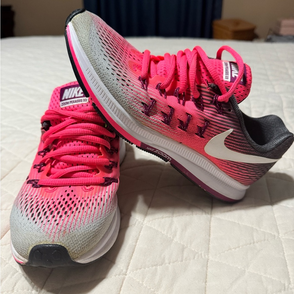 Nike Zoom Pegasus 33 - Black / White / Pink - Size 6